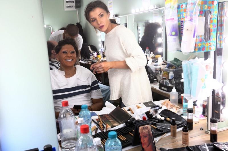 Connect-R, cu fustă scurtă și tocuri de 12 cm, la “Te cunosc de undeva!”: “Am stat șase ore la machiaj pentru Tina Turner”