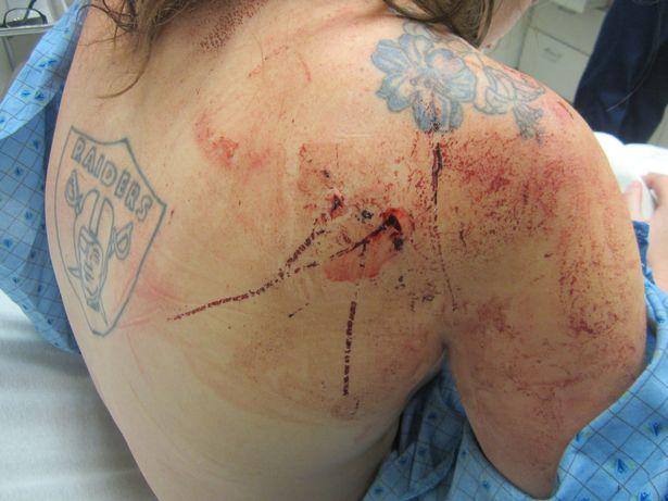 Clipe de groază pentru o mămică! Femeia a fost lovită și înjunghiată de băiețelul ei în vârstă de 2 ani. ,,Vei vedea cu ochii tăi cum fiul tău te omoară''