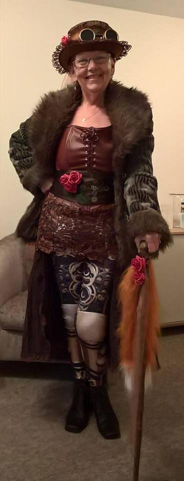 "Am 70 de ani şi fac striptease. Este cea mai bună alegere pe care am făcut-o în viaţă"