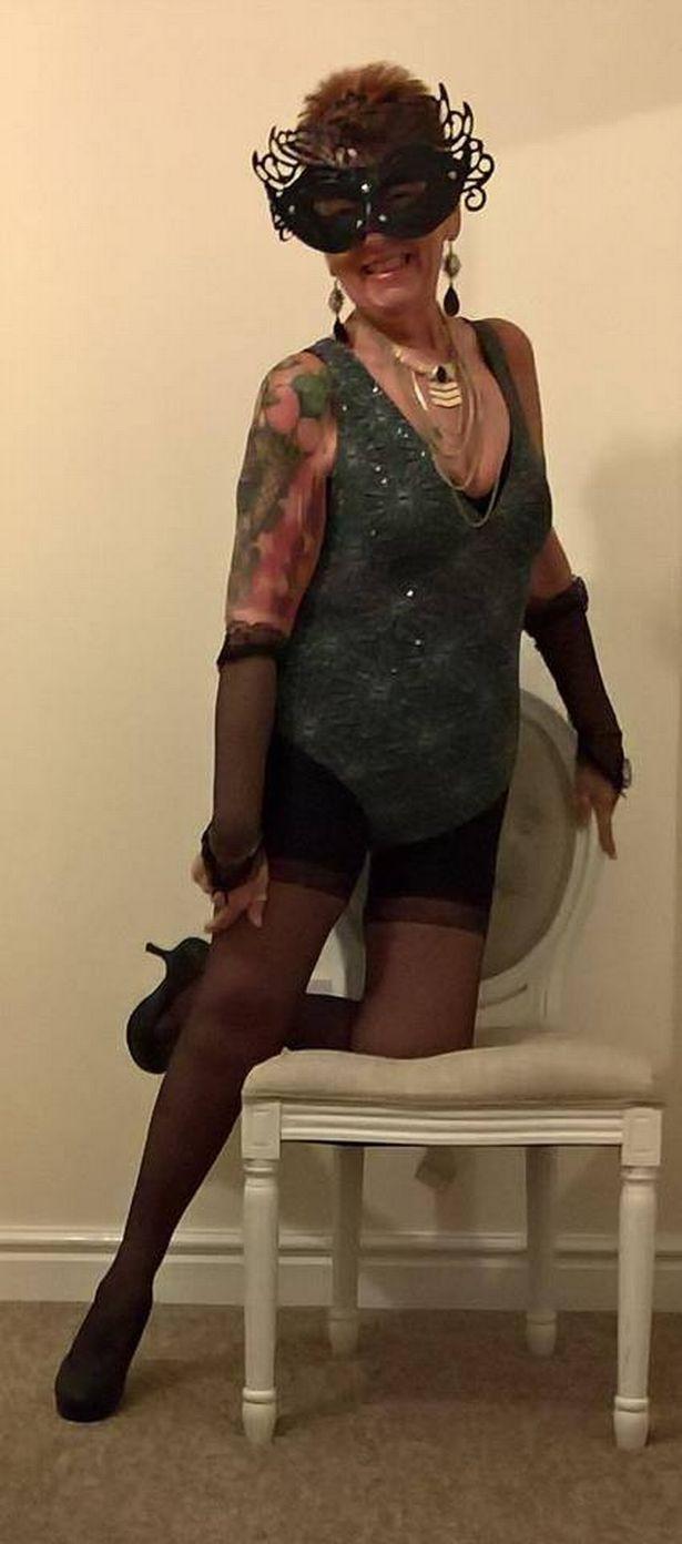 "Am 70 de ani şi fac striptease. Este cea mai bună alegere pe care am făcut-o în viaţă"