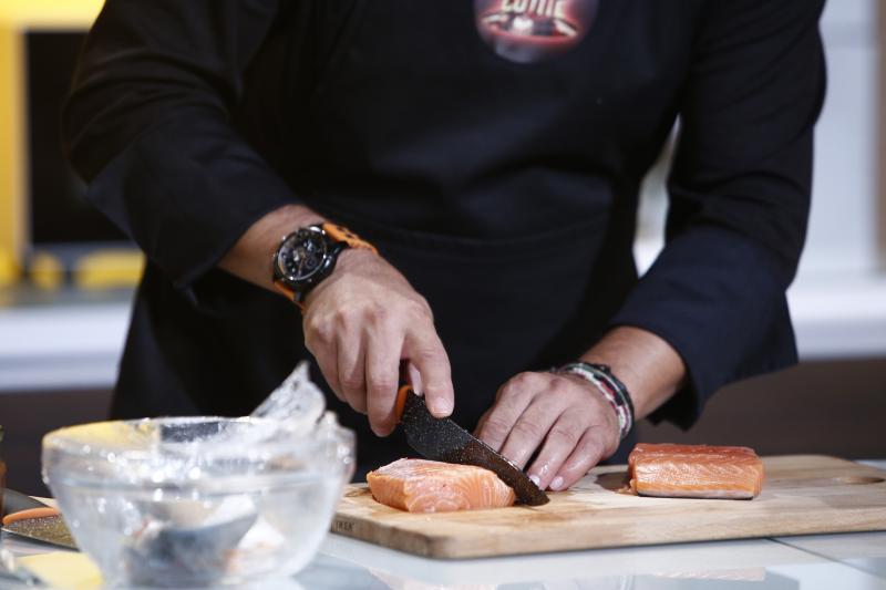 Quinoa și somon, vedete în farfuriile pregătite de jurații ”Chefi la cuțite” în ediția premieră