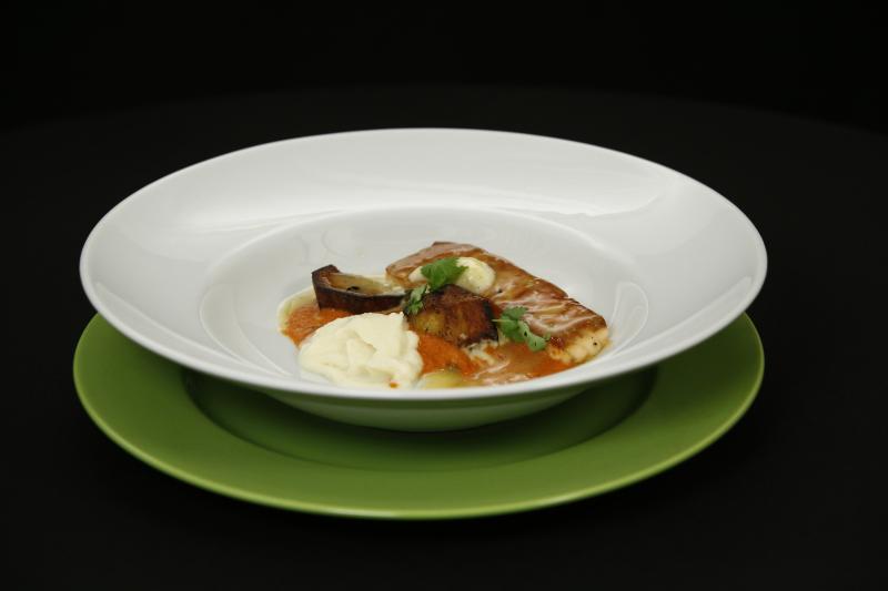 Quinoa și somon, vedete în farfuriile pregătite de jurații ”Chefi la cuțite” în ediția premieră