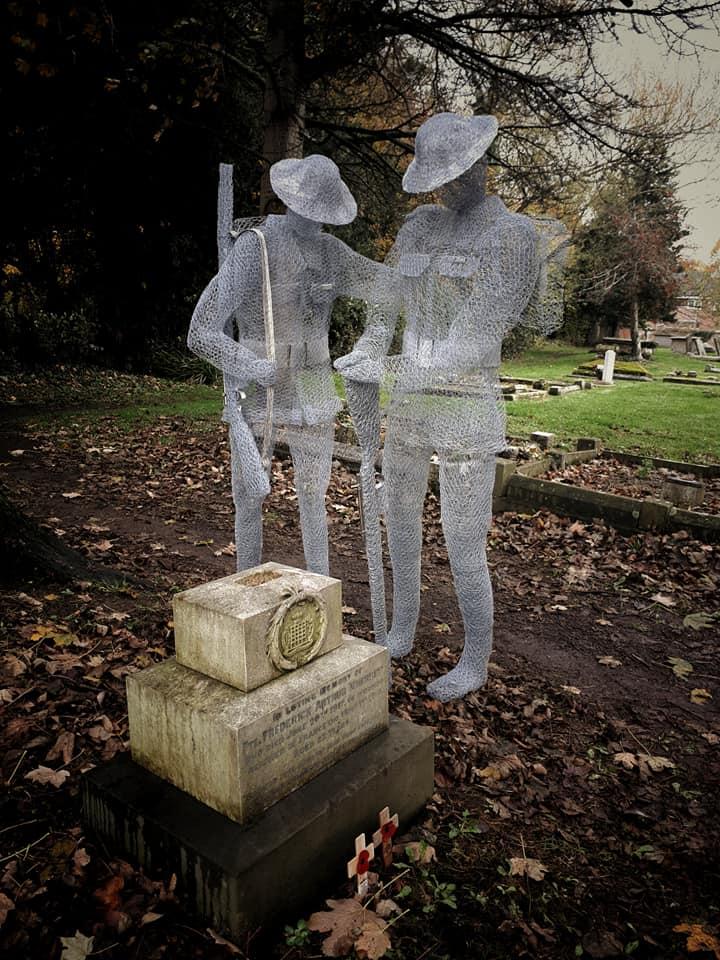 Cel mai frumos cimitir din lume! Soldații, în picioare, își privesc propriul mormânt. ”Este ceva unic, special!”