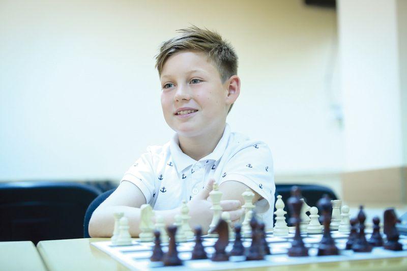 "Interesează pe cineva?" Campionul Uniunii Europene la șah este un puști român de zece ani