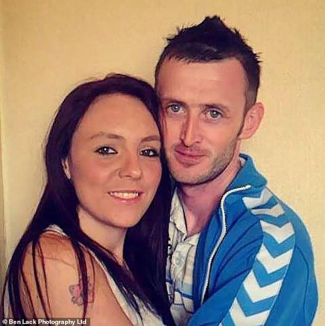 La 26 de ani, își organizează nunta și înmormântarea: „Știu că voi muri. Ultima mea dorință este să îmbrac rochia de mireasă”