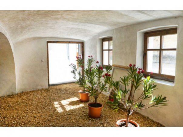 S-a scos la vânzarea cea mai frumoasă casă din România! Arhitectura sa fabuloasă l-ar face invidios chiar și pe Prințul Charles! Unde se află și cât costă!