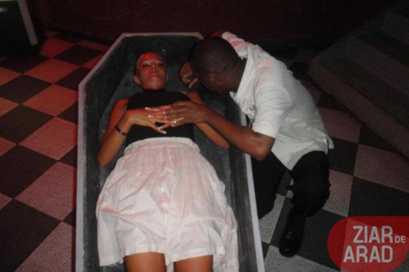 Doamne, ce imagine! Ipostaza în care s-a fotografiat fiica afaceristului din Arad, înainte să se sinucidă, îi prevestea moartea