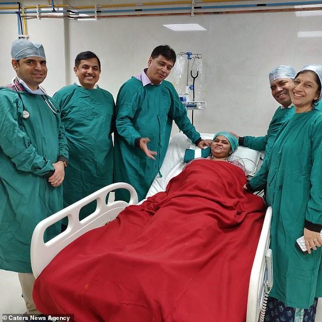 Și-a dat pântecul pentru ca fiica ei să poată avea un copil. Dragostea de mamă nu cunoaște limite!