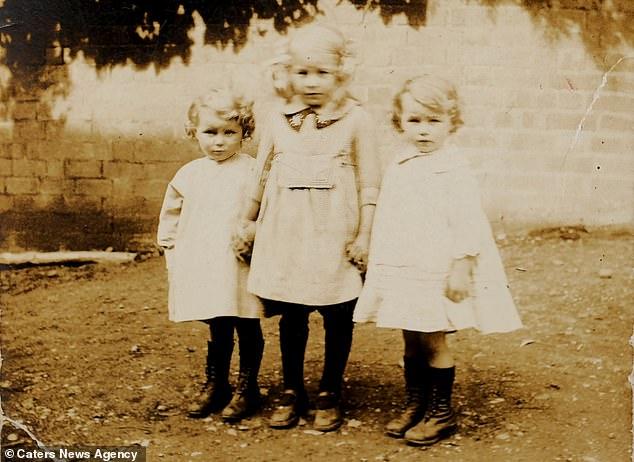 Au 102 ani! Cele mai bătrâne gemene își dezvăluie secretul longevității. Două obiceiuri simple și plăcute le-au ajutat „să schimbe” 20 de prim-miniștri!