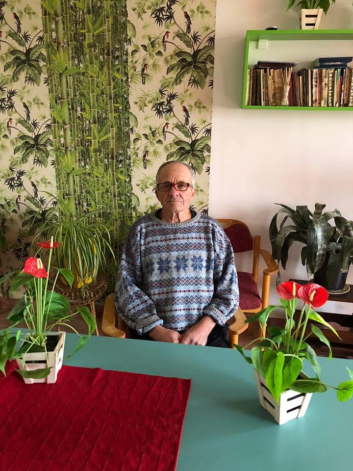 Viața bătrânului bătut cu bestialitate într-un pasaj din Brașov s-a schimbat radical. „Vreau și eu să-mi faceți o poză frumoasă, să mă aveți acolo în telefon, amintire”