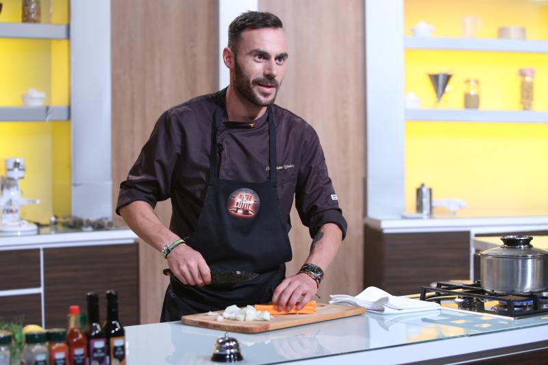 Bontea s-a accidentat grav la deget, de dragul victoriei! Ediție plină de surprize la „Chefi la cuțite”, cu rețete de care sigur nu ai auzit