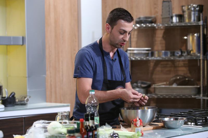 Bontea s-a accidentat grav la deget, de dragul victoriei! Ediție plină de surprize la „Chefi la cuțite”, cu rețete de care sigur nu ai auzit