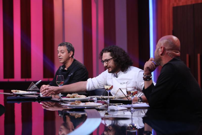 Bontea s-a accidentat grav la deget, de dragul victoriei! Ediție plină de surprize la „Chefi la cuțite”, cu rețete de care sigur nu ai auzit