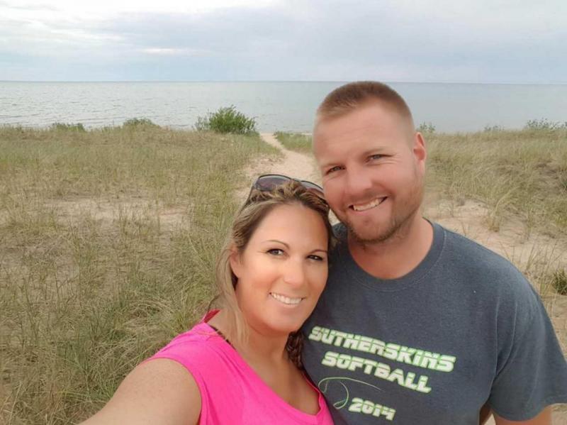 O femeie a publicat fotografii cu fătul pe care l-a pierdut după un avort. "Este perfect, un miracol. Cum să faci aşa ceva?"