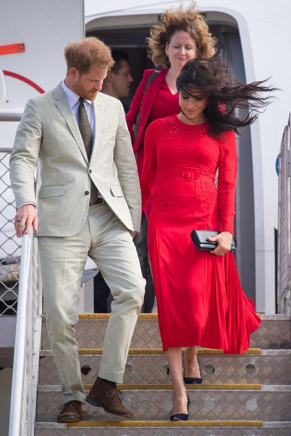 Extravaganțele unei Ducese! Cât au costat ținutele purtate de Meghan Markle în primul său turneu. Suma este amețitoare