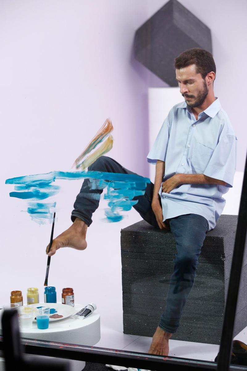 Marți seară, de la 20:00, pe Antena 1: Un pictor cu handicap la mâini gătește la ”Chefi la cuțite”