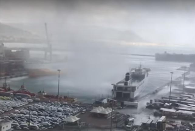 Panică în Italia! Trei tornade au lovit sudul țării. Imagini spectaculoase - VIDEO