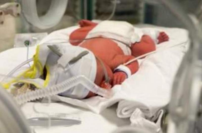 S-a născut condamnat la moarte! Bebelușul care avea câte șase degete la mâini s-a stins din viață. De ce boală suferea micuțul