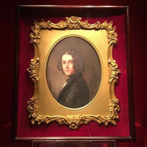 Fața lui Charles Dickens a ajuns… mucegăită! Unde a fost găsit portretul pierdut al celebrului scriitor. Așa arăta în tinerețe, când a scris „Colind de Crăciun” – FOTO