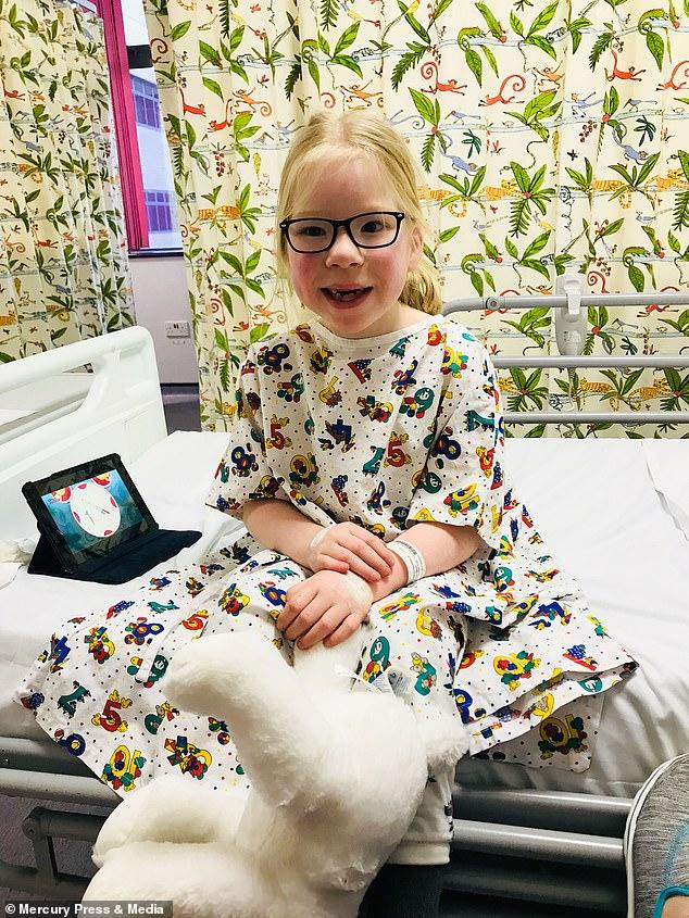 „Fetița mea plânge și țipă de foame, dar nu am voie să o hrănesc!” Povestea șocantă a copilei care ar putea mânca până la moarte