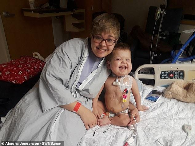 Mama lui i-a dat viață, a doua oară, după ce transplantul de inimă pe care îl suferise nu a reușit