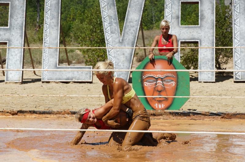 „Patru fete cucuiete în noroi, măi băiete!” Salvarea i-a aruncat pe concurenți în cel mai murdar joc din „Ultimul Trib”