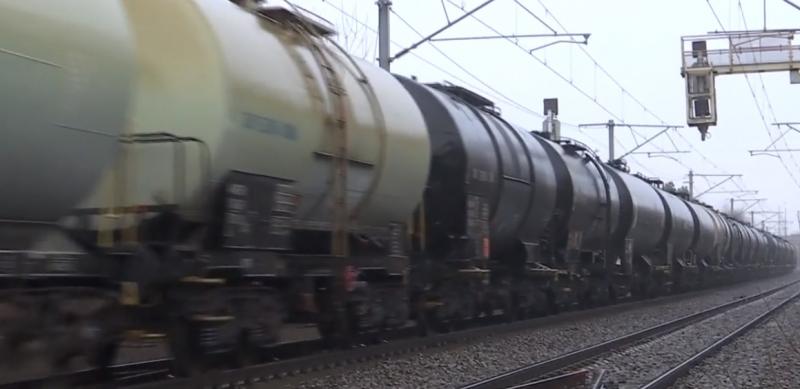 Un vagon al unui tren CFR a luat foc și zeci de călători au coborât speriați (VIDEO)