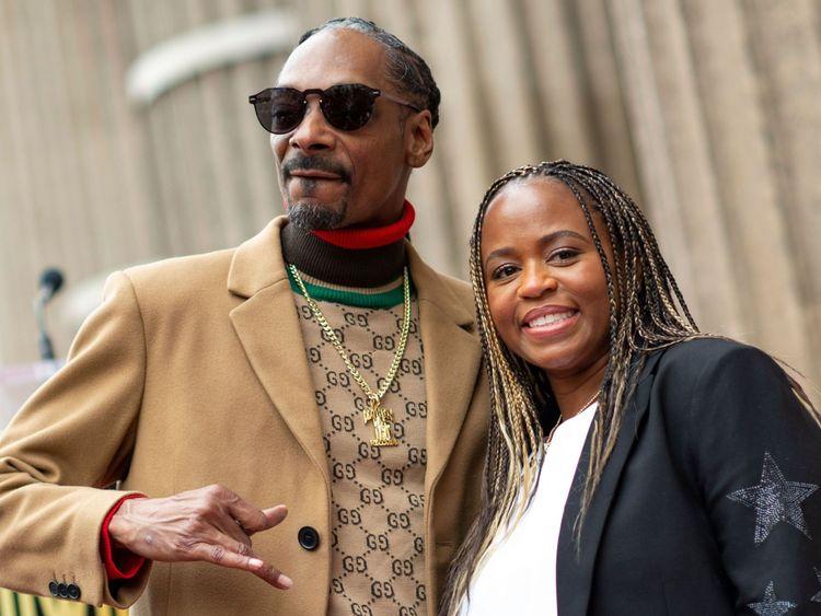 Imagini rare cu Snoop Dogg și soția lui! Cei doi sunt împreună de 21 de ani, iar ea este cea care îl ține în frâu pe controversatul rapper