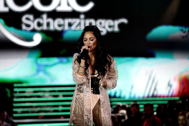 Pe ce au cheltuit organizatorii festivalului “Cerbul de Aur” peste un milion de euro! Jumătate din suma amețitoare a ajuns în buzunarul unei singure cântărețe