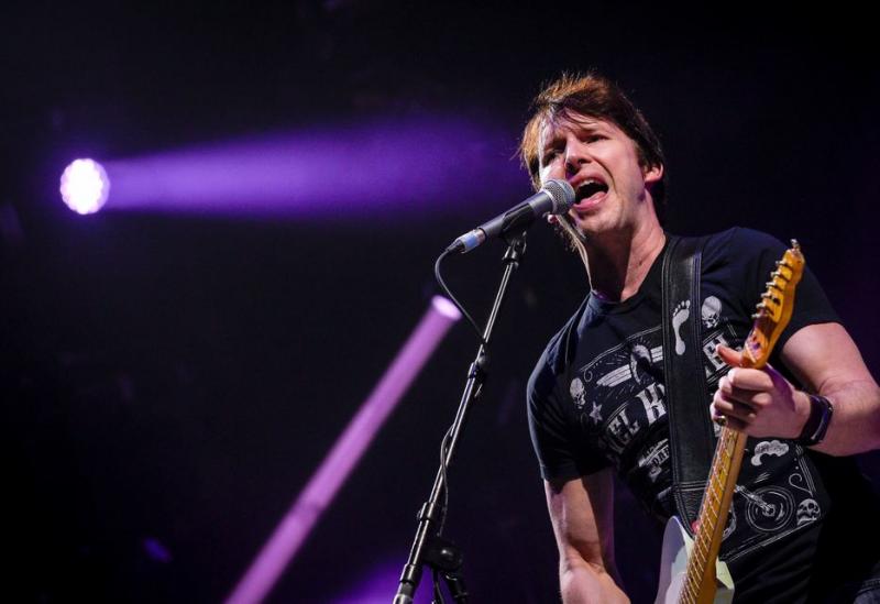 Pe ce au cheltuit organizatorii festivalului “Cerbul de Aur” peste un milion de euro! Jumătate din suma amețitoare a ajuns în buzunarul unei singure cântărețe