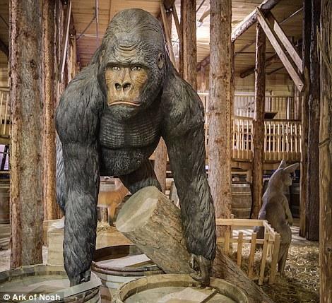 Imagini video spectaculoase! Un tâmplar danez a construit ,, Arca lui Noe" a zilelor noastre, respectând întocmai toate descrierile din Biblie!