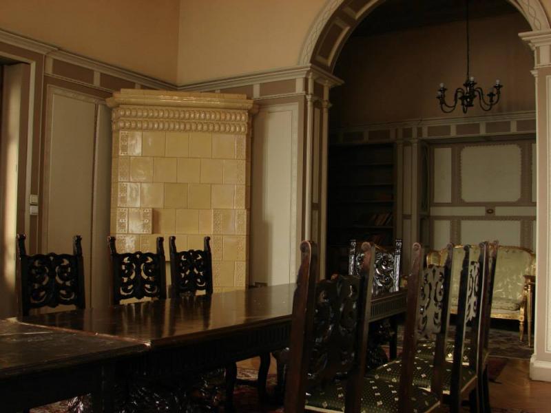 Aceasta este casa ridicată de primul mare corupt al României, locul preferat de domnitorul Alexandru Ioan Cuza pentru a se iubi nebunește cu amanta sa