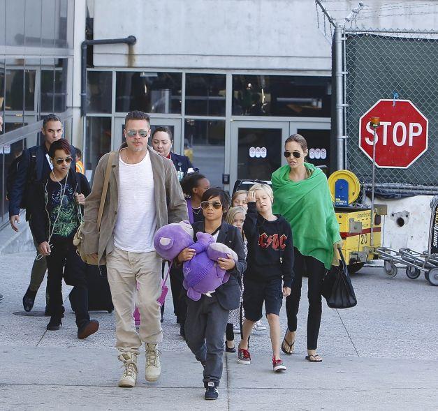 Angelina Jolie și Brad Pitt au cerut ajutorul celui care i-a căsătorit! Să fie vorba despre o împăcare?