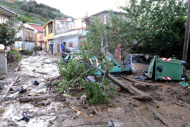 Vremea CATASTROFALĂ din Italia nu se mai încheie! Cel puțin 12 persoane AU MURIT în Sicilia din cauza inundațiilor