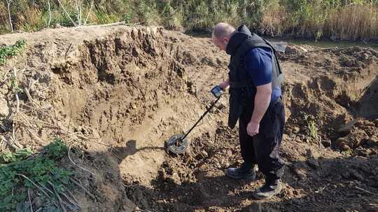 UIMITOR! Pirotehnistii din Arad au descoperit un depozit de BOMBE din Al Doilea Război Mondial