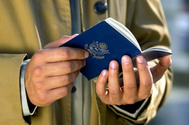 E OFICIAL! Ce trebuie să facă străinii din România dacă vor să rămână în țară