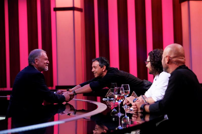 ”Chefi la cuțite”, lider de piață cu ediția de luni seară: Chef Scărlătescu a ales un bucătar ”de aur” în echipa sa