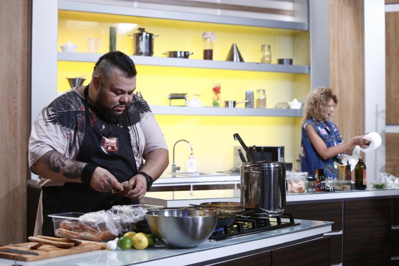 Cuțite cu dedicație pentru chefi și labă de urs în farfurie, în cea de-a patra ediție a sezonului 6