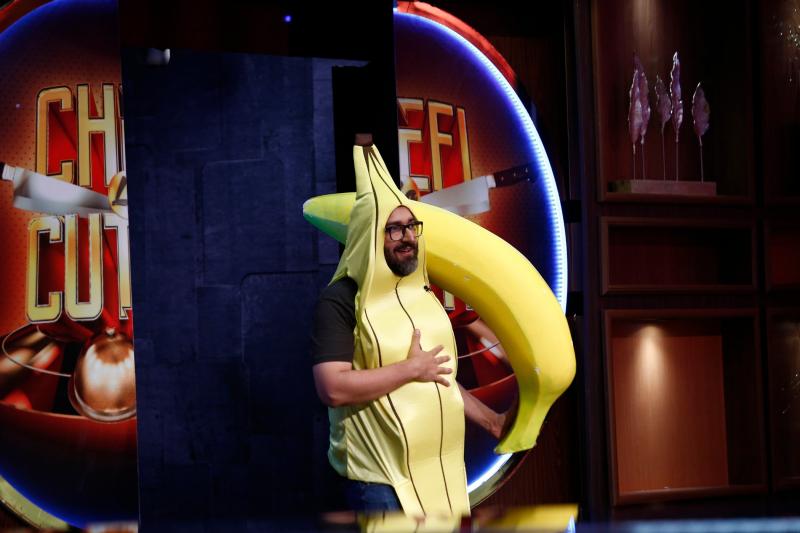 Caricaturi, cuțite și un concurent surpriză! Ce cadouri au primit Bontea, Dumitrescu și Scărlătescu