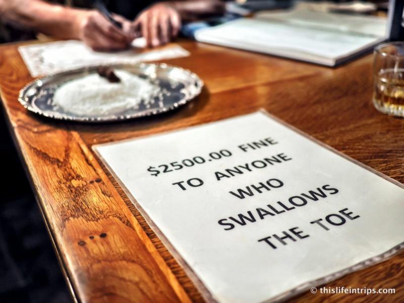 Vrei să bei un păhărel cu un deget de om înăuntru? ”Unii ne-au furat degețelul, alții l-au băut, intenționat!”