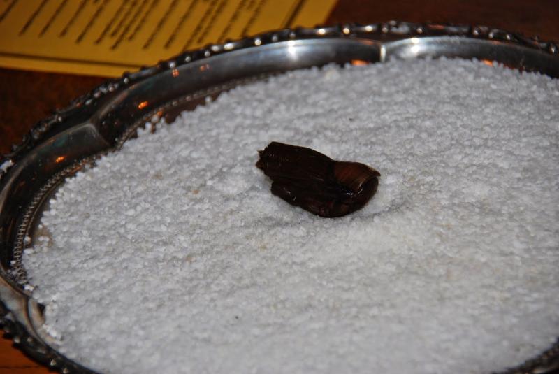 Vrei să bei un păhărel cu un deget de om înăuntru? ”Unii ne-au furat degețelul, alții l-au băut, intenționat!”