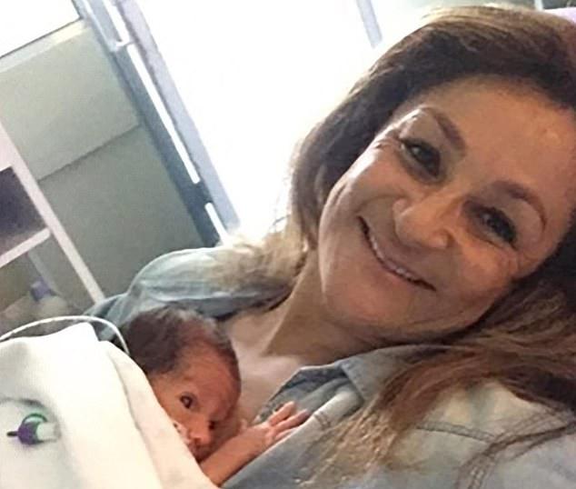 Record uluitor! Este bunică, dar a născut din nou, nu un copil, ci patru! Și-a cheltuit toată averea moștenită de la mama ei pentru a mai da viață - FOTO