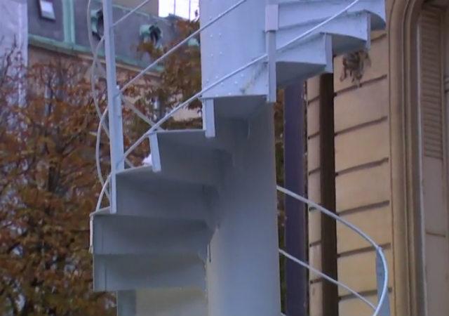 Licitație inedită în Franța! Un segment din scările Turnului Eiffel este scos la licitație! Suma neașteptată pe care specialiștii o estimează