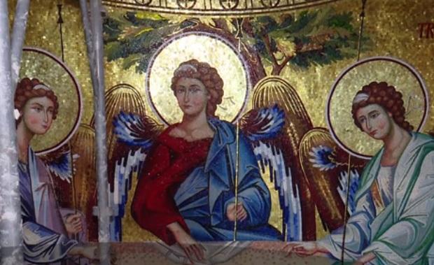 Avem imaginile din Catedrala Mântuirii! Altar şi icoane poleite de aur, 8 lifturi, fântâni arteziene şi locuri de joacă pentru copii!