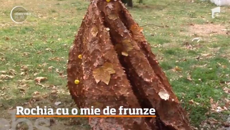 O rochie creată într-un atelier din Brăila FACE SENZAȚIE! Ținuta inedită realizată din 1000 de frunze de tei și stejar uscate poate concura cu marile case de modă!