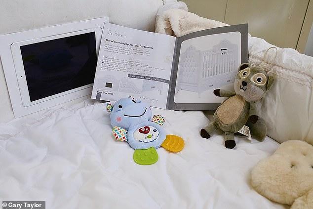 Au fost lansate pătuțuri pentru copii cu tablete integrate, costa 2.300 euro  – FOTO