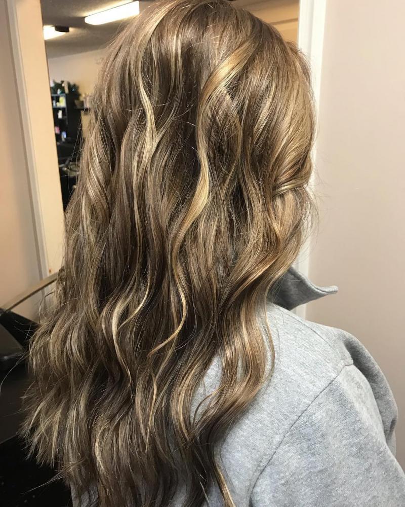 Aceasta va fi culoarea de păr a anului 2019! “Brunetul murdar” va cuceri doamnele din lumea întreagă. Cum vi se pare?