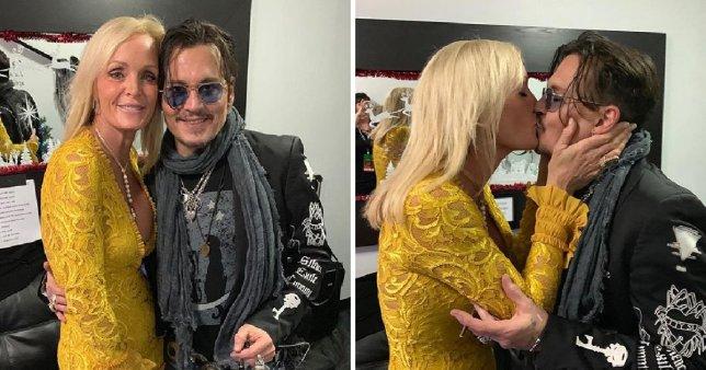 Face ce face și tot la blonde ajunge! După divorțul cu scântei, Johnny Depp a fost surprins sarutand pasional o blondă misterioasă  - FOTO