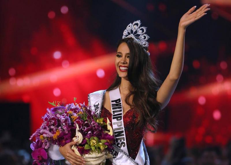 Miss Univers 2018 a fost încoronată! Tânăra este superbă, dar are o poveste tragică! Ce dramă înfiorătoare a trăit - FOTO