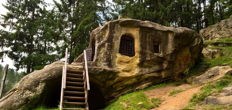 Calendar ortodox 18 decembrie. Cruce albastră în calendar. Cui spui La mulți ani